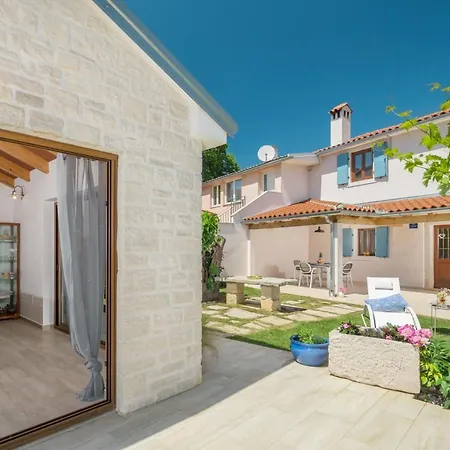 Casa Vita Holiday Home Porec Exterior photo
