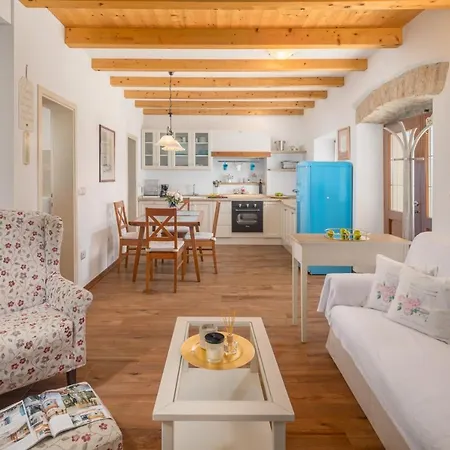 Casa Vita Holiday Home Porec Exterior photo